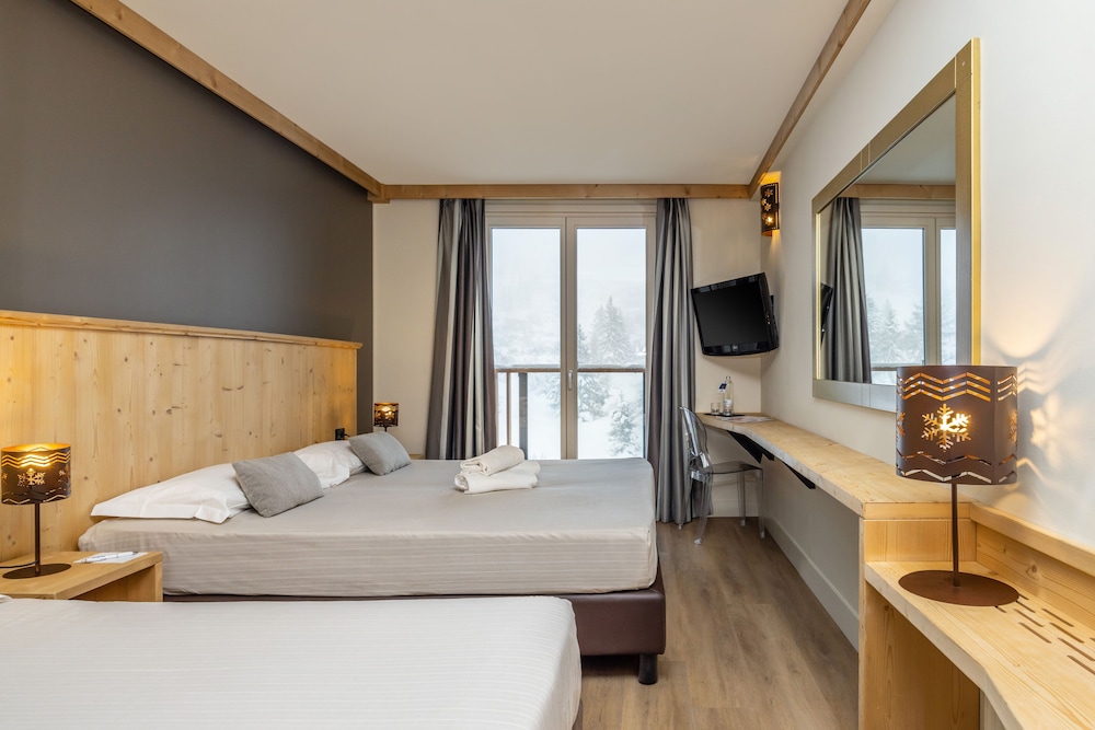 Room, Triple, 1 Double and 1 Single Bed