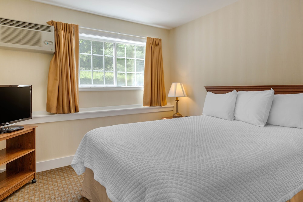 جناح بسريرين كوين بغرفتي نوم مع أريكة، Ogunquit Hotel 3/10