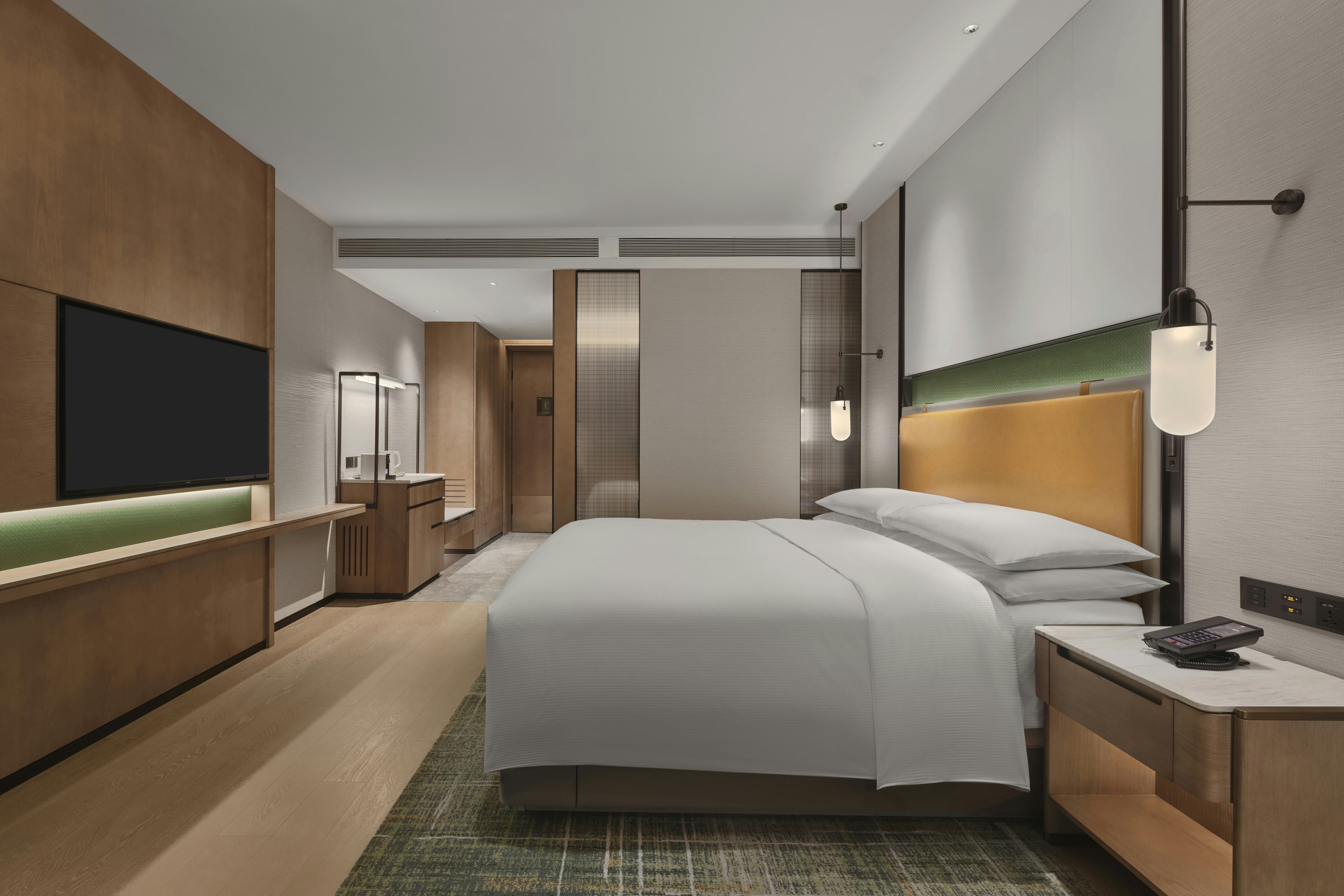 EXECUTIVE, KING BED