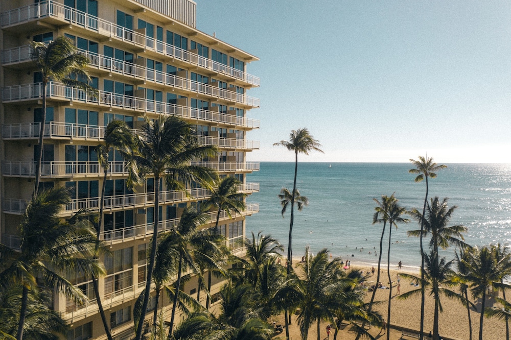 Kaimana Beach Hotel 44/50