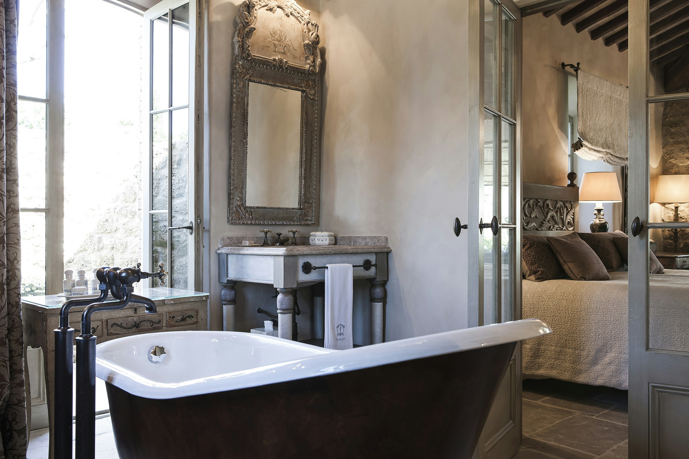 Relais Borgo Santo Pietro 48/50