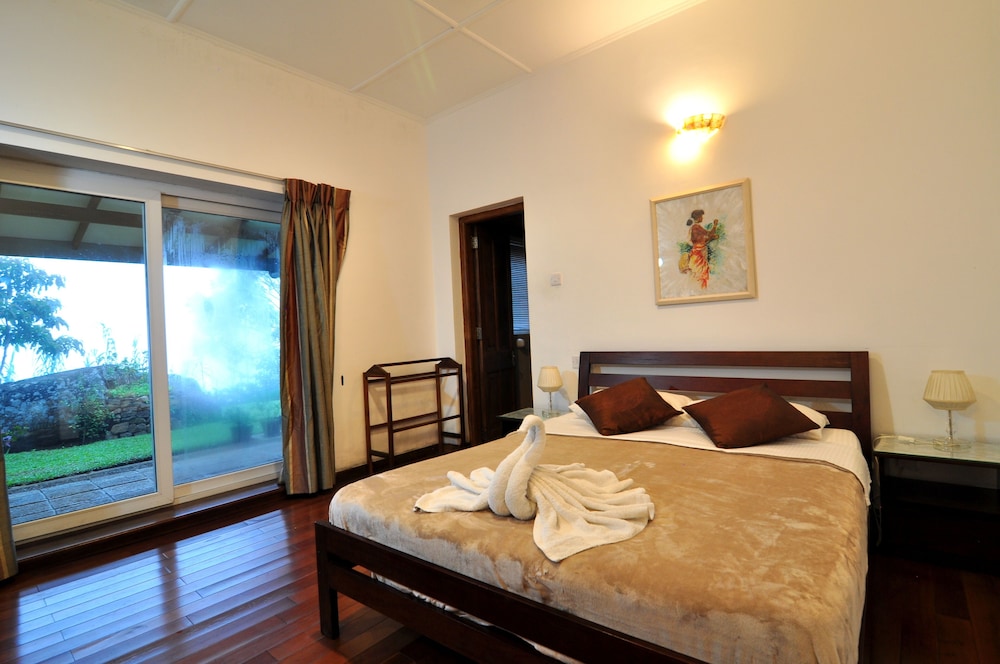 DELUXE, DOUBLE BED, MOUNTAIN VIEW