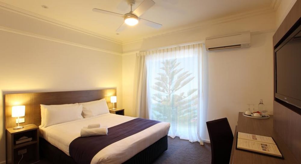 Room, Queen Bed, Beach Front