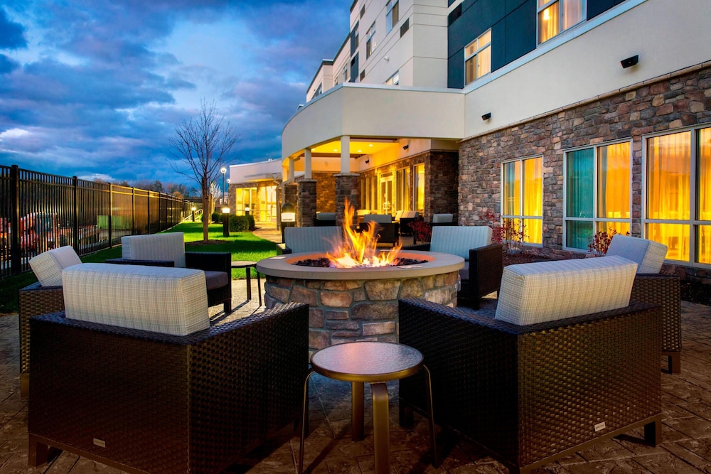 Courtyard Schenectady At Mohawk Harbor 29/36