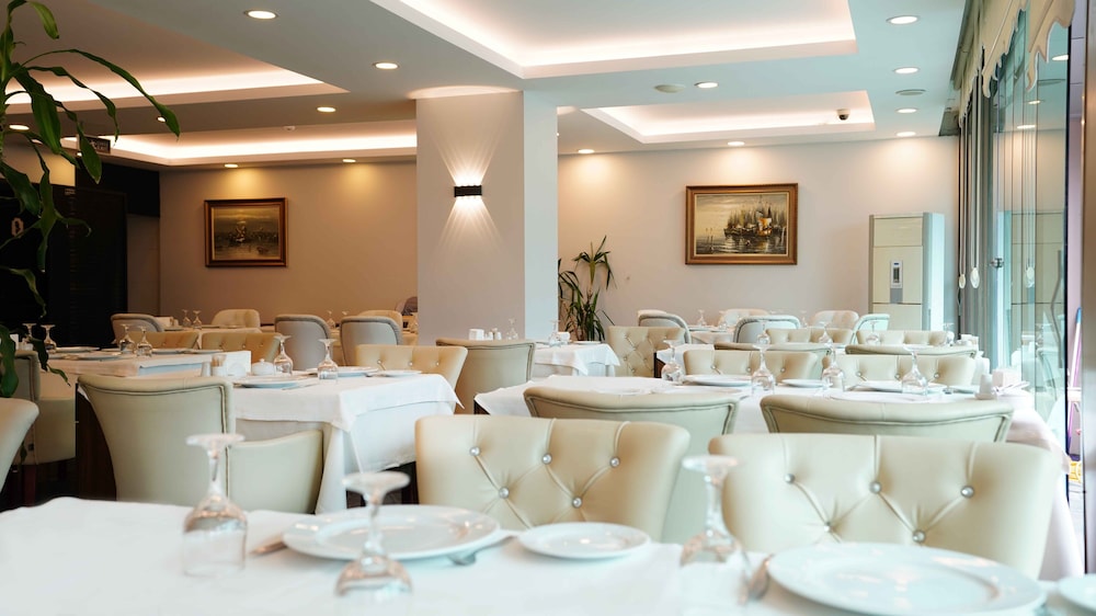 Cevheri S Hotel 41/53