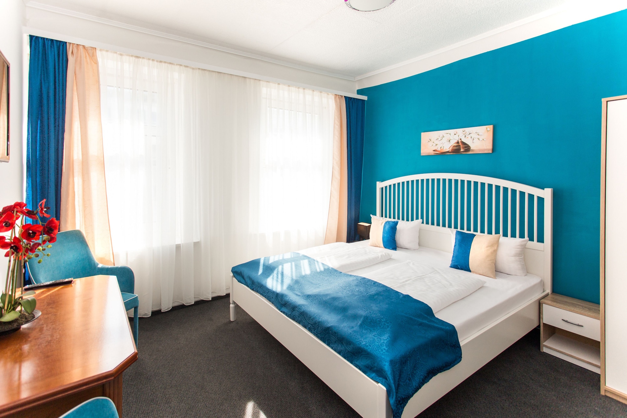 ROOM, DOUBLE BED, SHARED BATHROOM