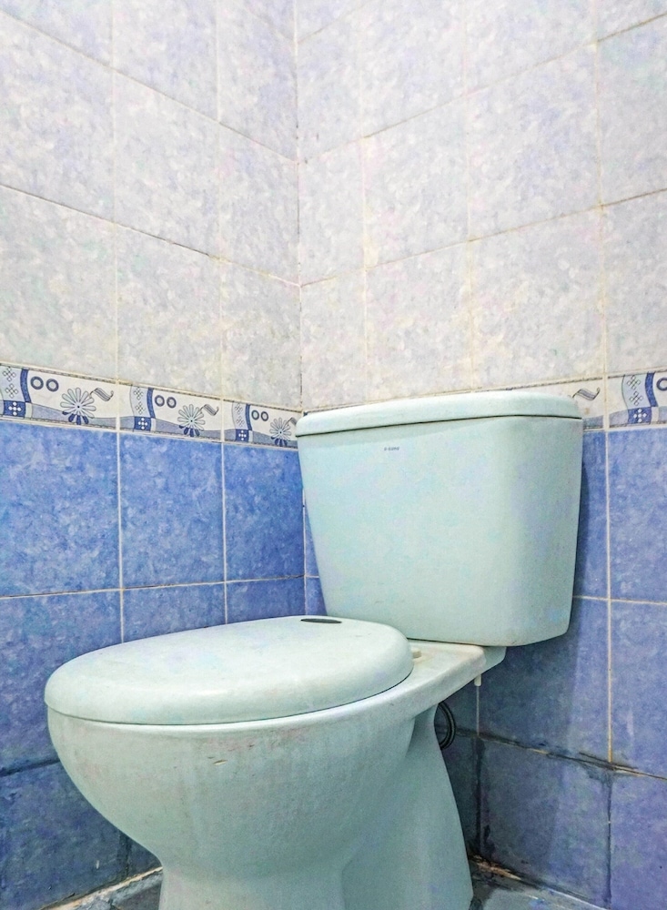 Super OYO 91535 J&b Rooms Tomang 32/35