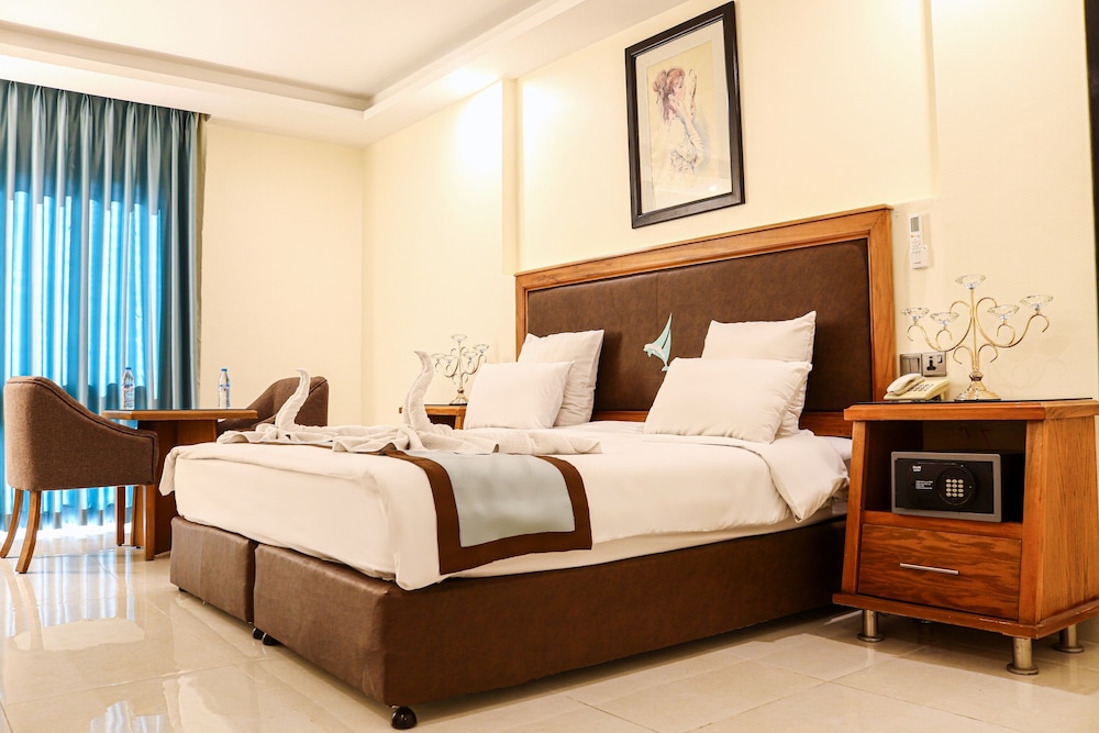 ROOM, DOUBLE BED