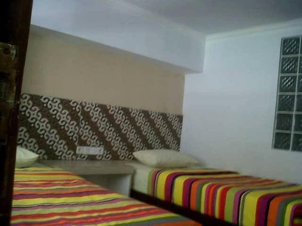 Holiday Beach Inn 6/15
