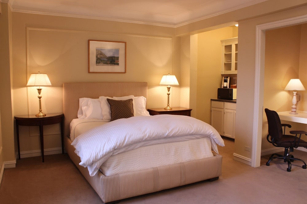 EFFICIENCY, STUDIO, QUEEN BED, CITY VIEW, ANNEX