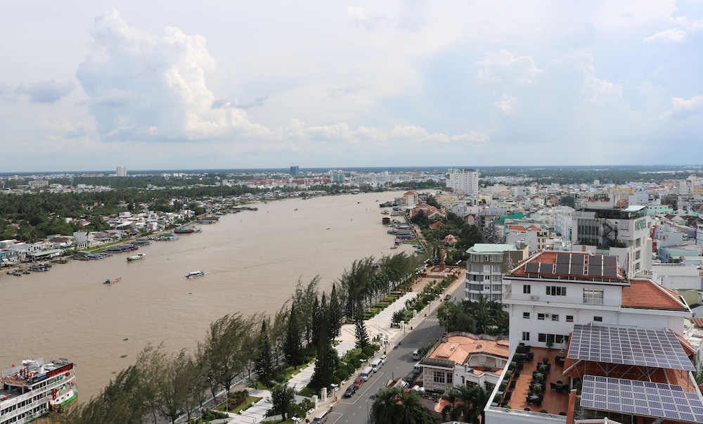 Ninh Kieu Riverside Hotel 68/70