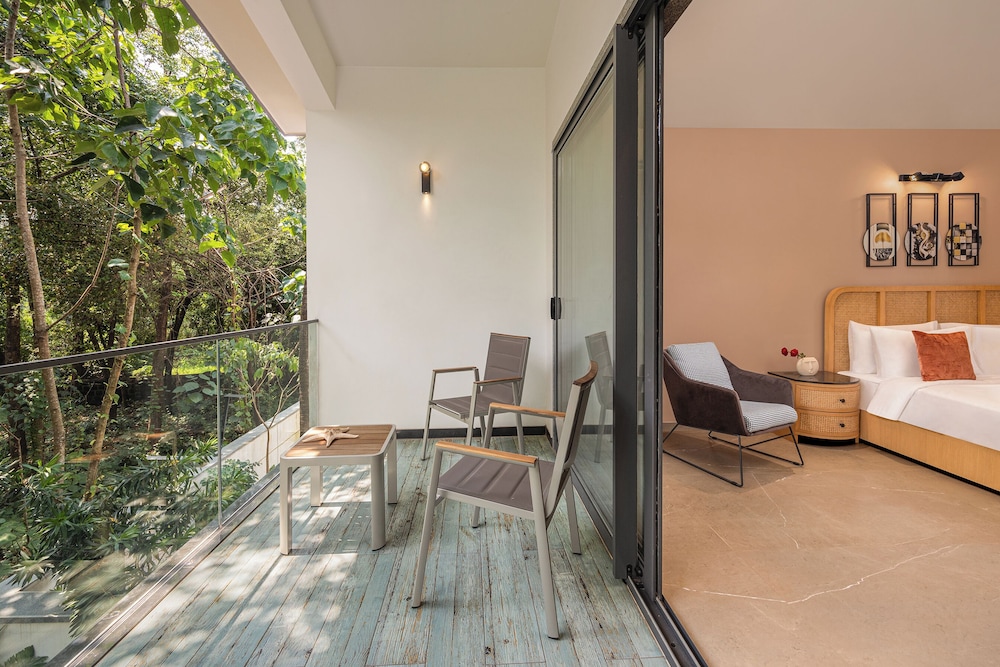 ELIVAAS Cloud 7 4 BHK Villa with Pvt Pool 18/72