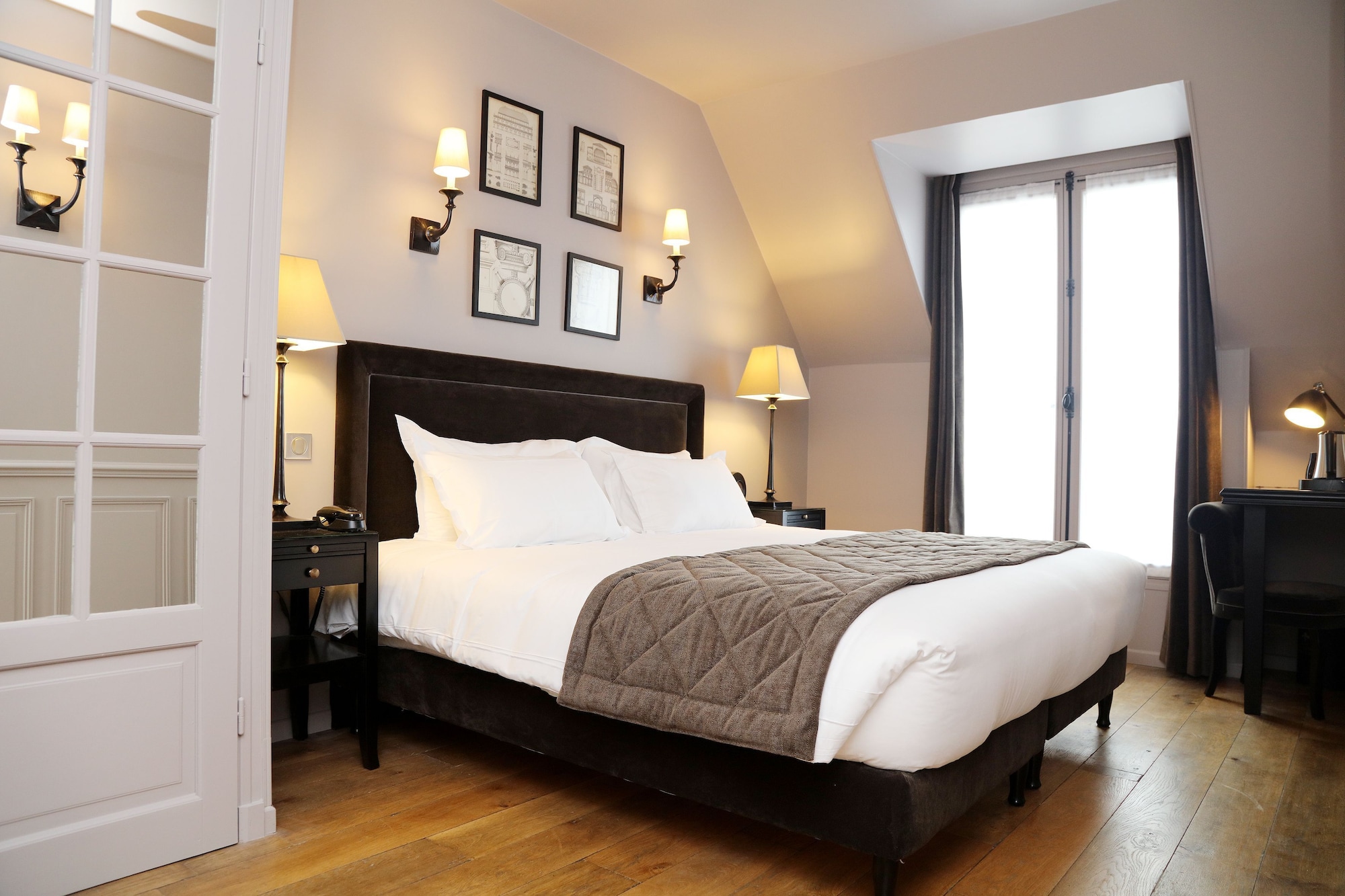 PRESTIGE, EIFFEL VIEW, BALCONY