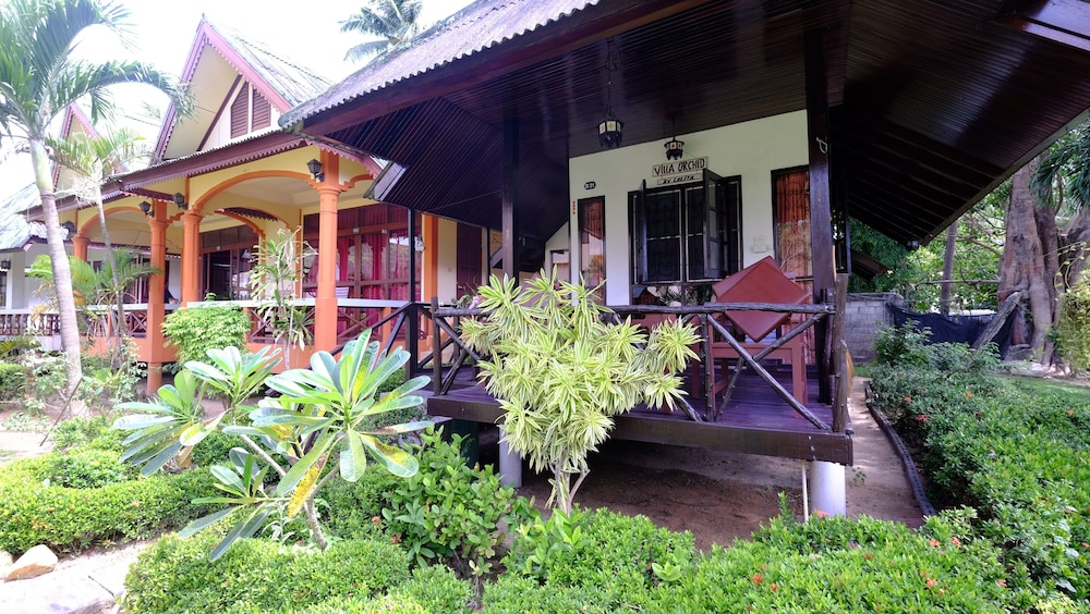 Lolita Bungalows 10/50