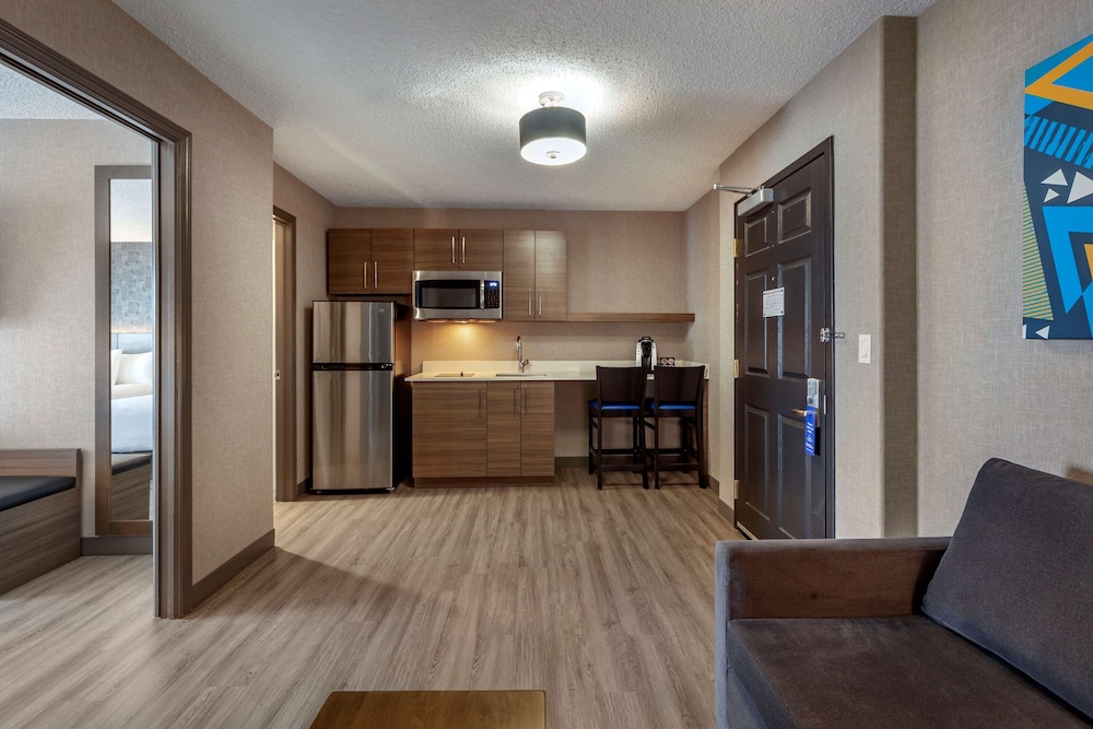Best Western Plus West Edmonton 10/77
