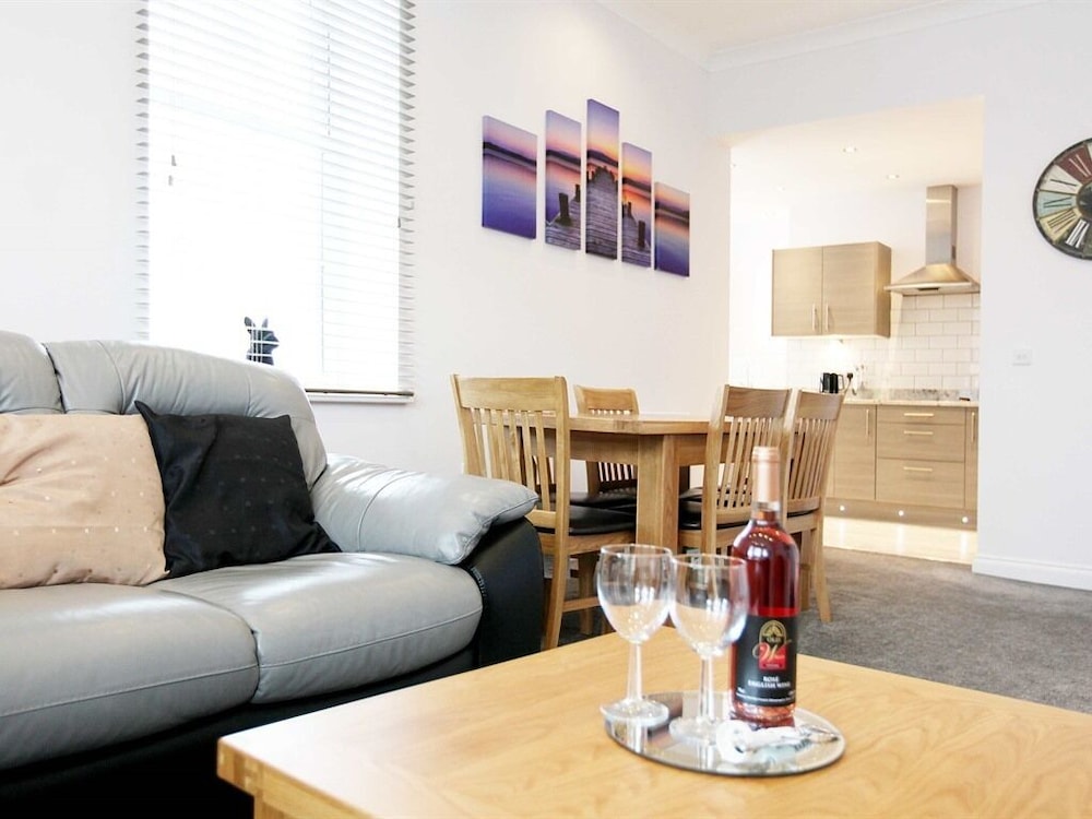 Austen's Luxury Apartments 30/50