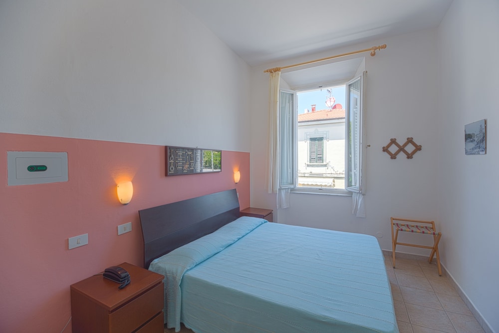 1 BEDROOM, TRIPLE