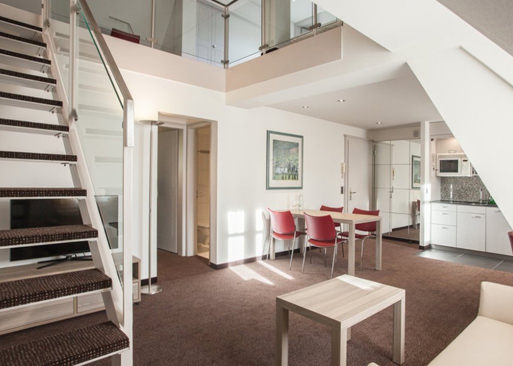 Emma House All Suite 30/60