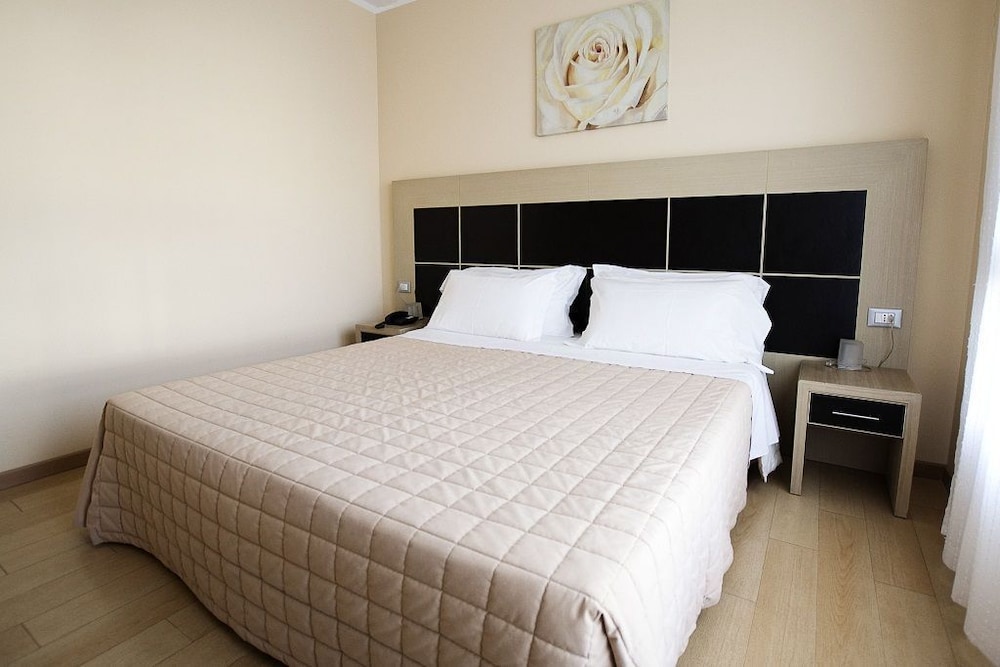 SUPERIOR, DOUBLE OR TWIN BED