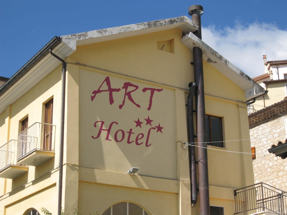 Art Hotel 2/41