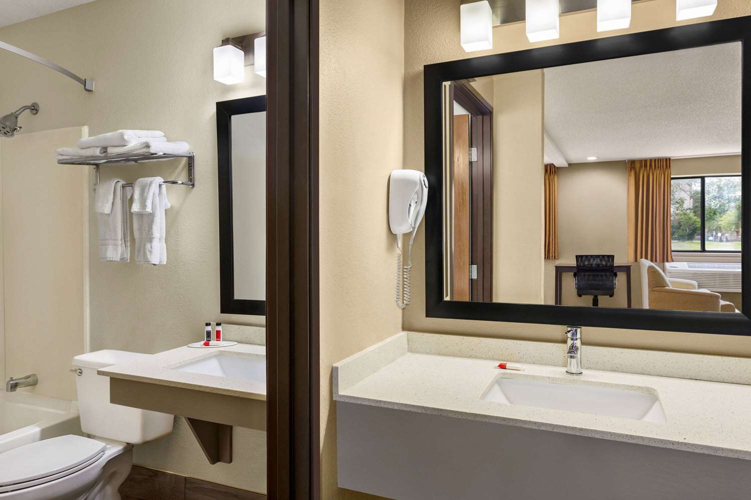 Super 8 By Wyndham Ankeny/Des Moines Area 20/21