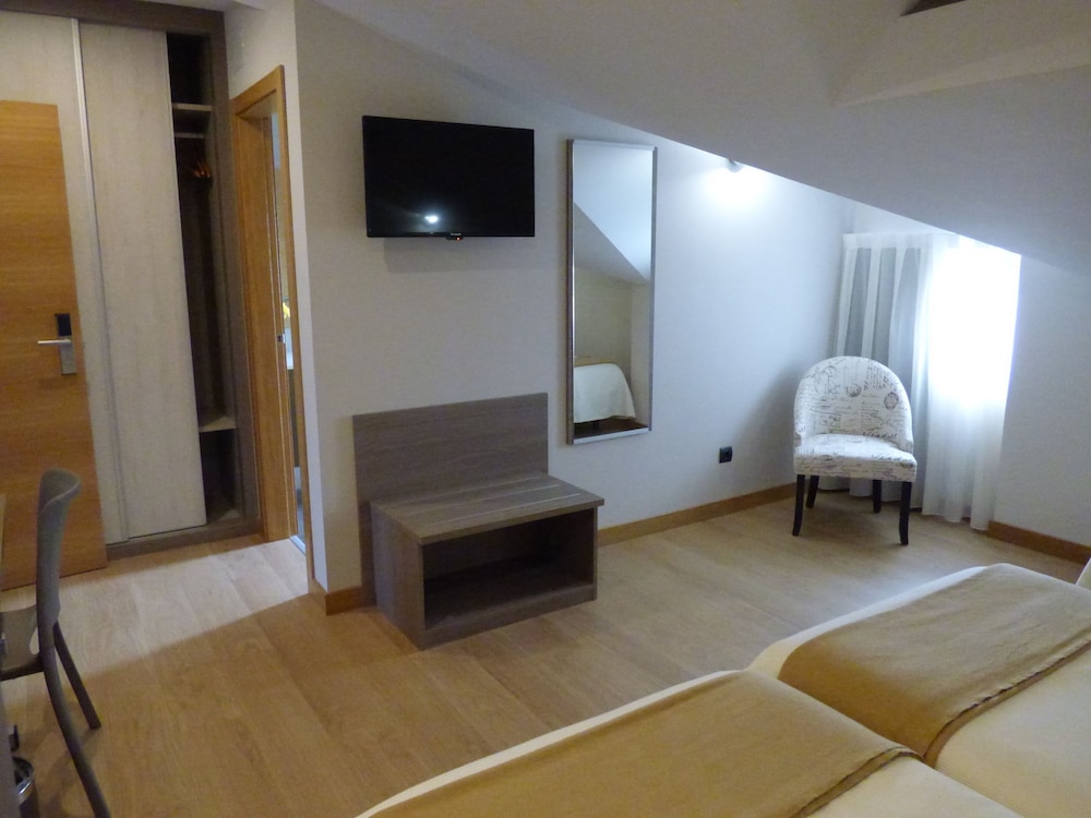 Hotel Mercedes 45/51