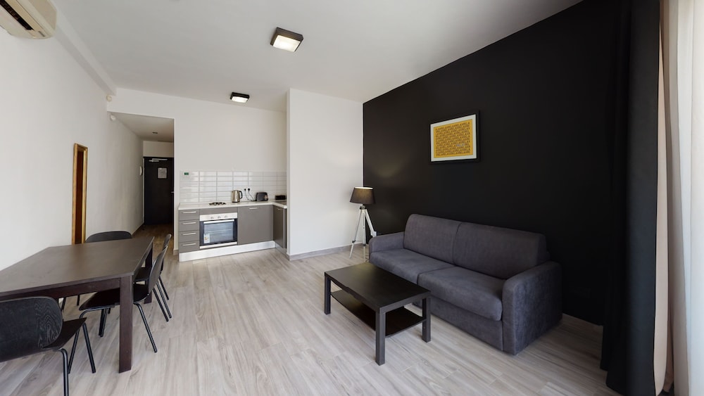Block Hotel Rooms and Aparments 35/54