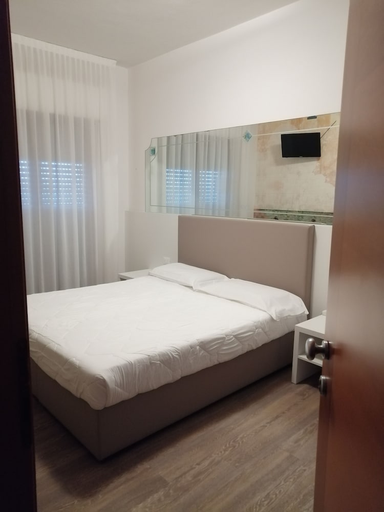 Hotel Columbia &amp; Ninfea 16/50