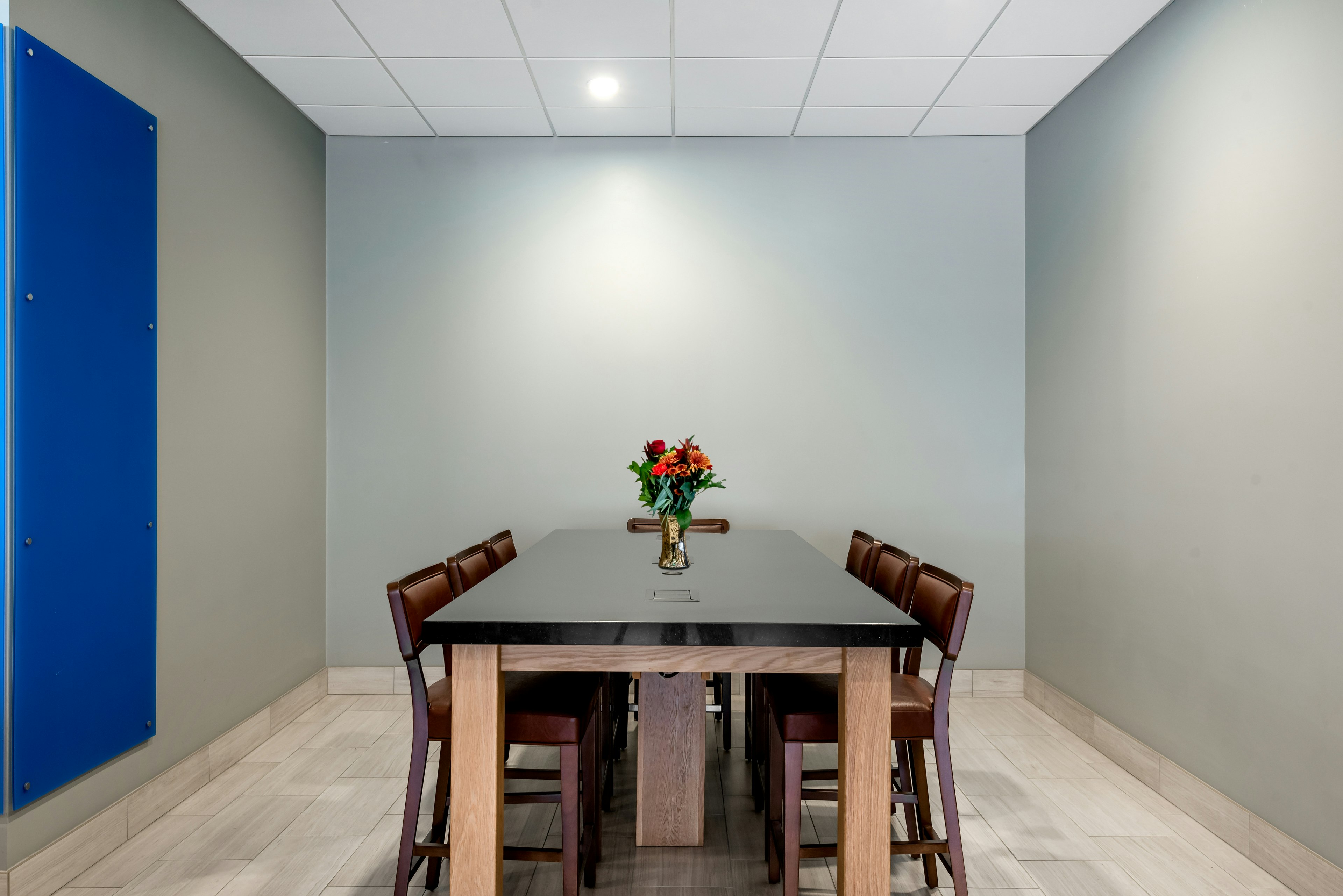 Holiday Inn Express And Suites Santa Ana Orange County an IHG Hotel 45/57