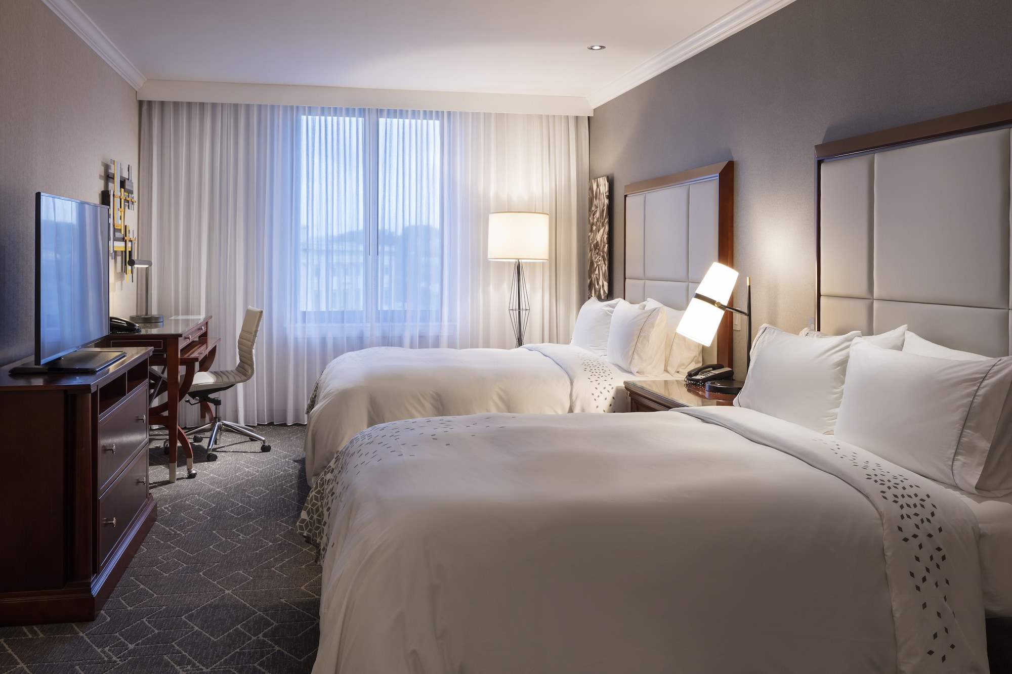 غرفة كلوب بسريرين كوين، Renaissance Providence Hotel 2/9
