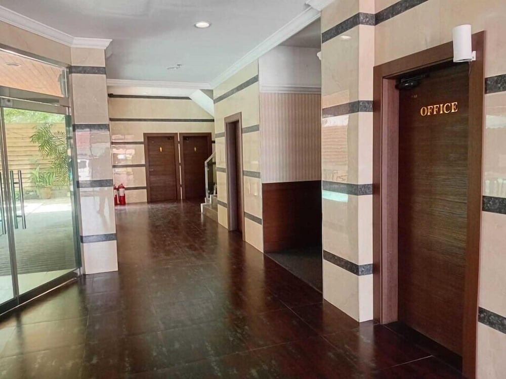 Townhouse Oak Vera Hotel Near Clark International Airport 36/57