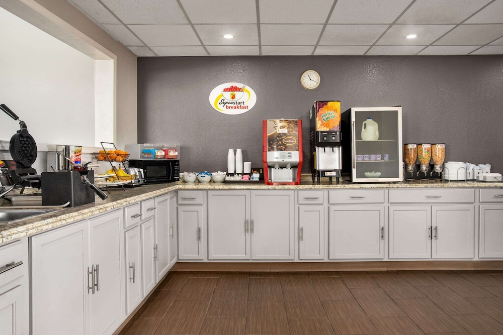 Super 8 By Wyndham Gainesville Tx 42/52