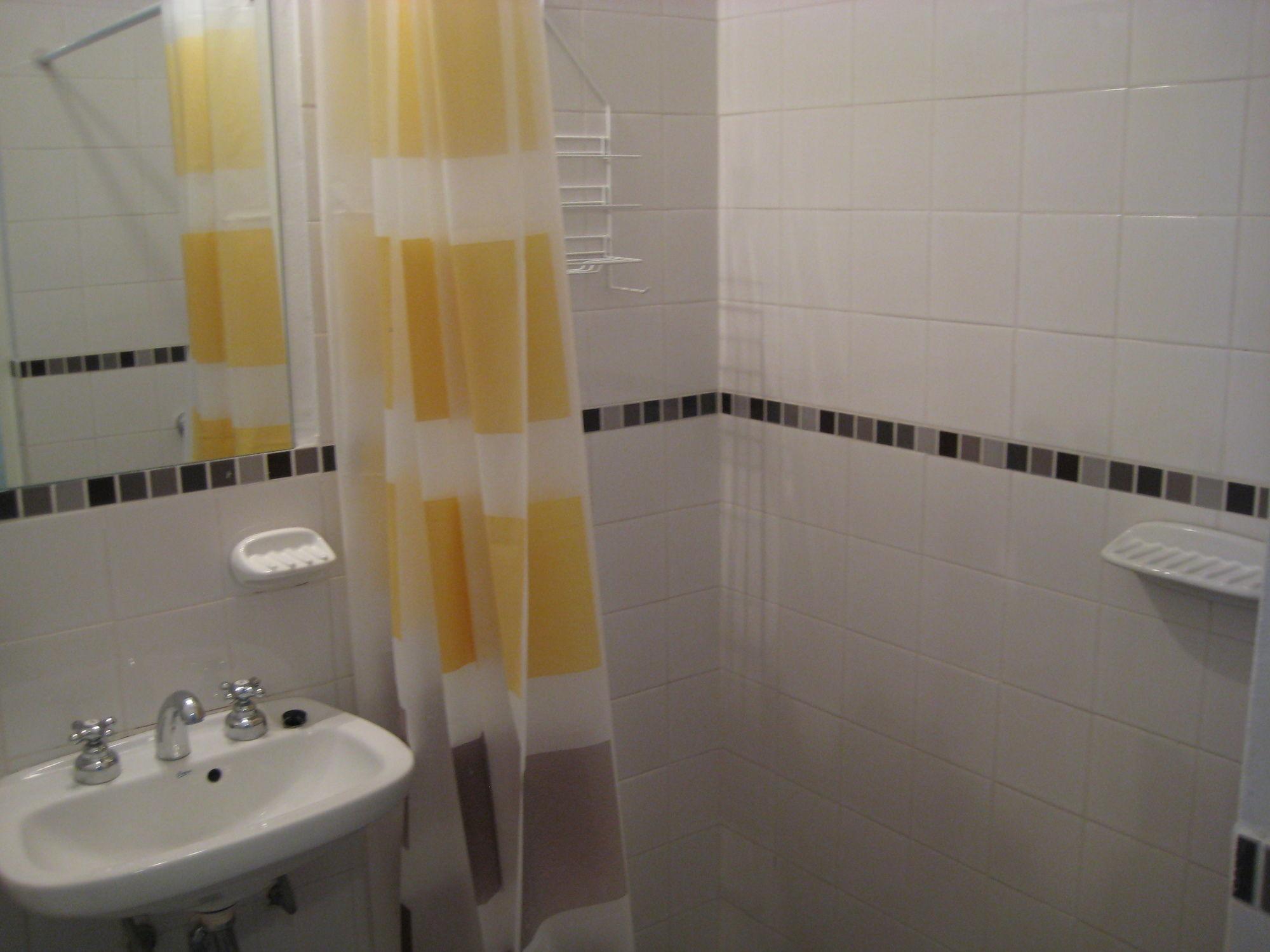 Female Dorm, Female Only, 4 People, Shared Bathroom