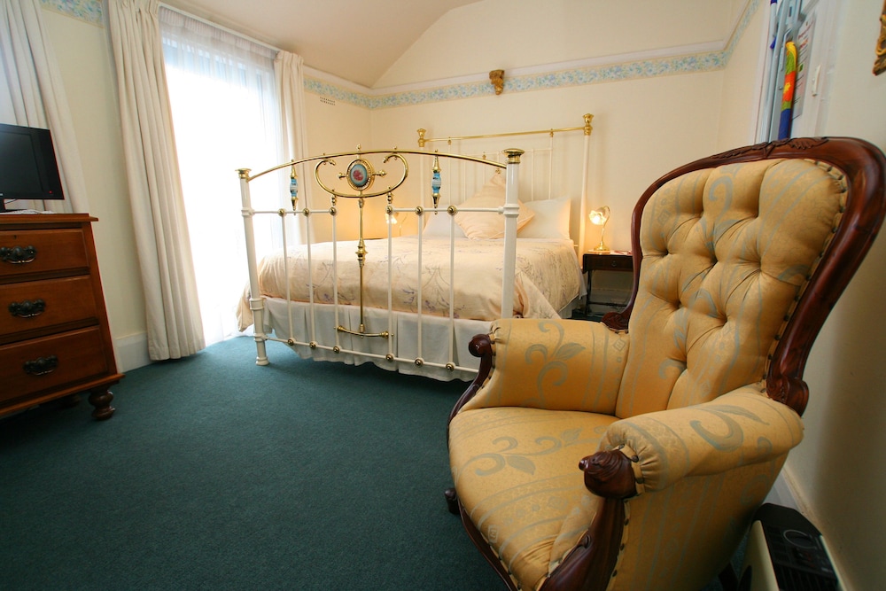 The Lodge On Elizabeth 30/50