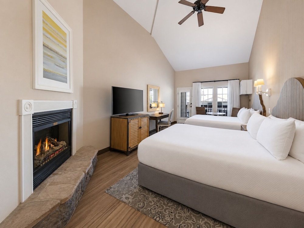 Room, 2 Queen Beds, Partial View, Balcony