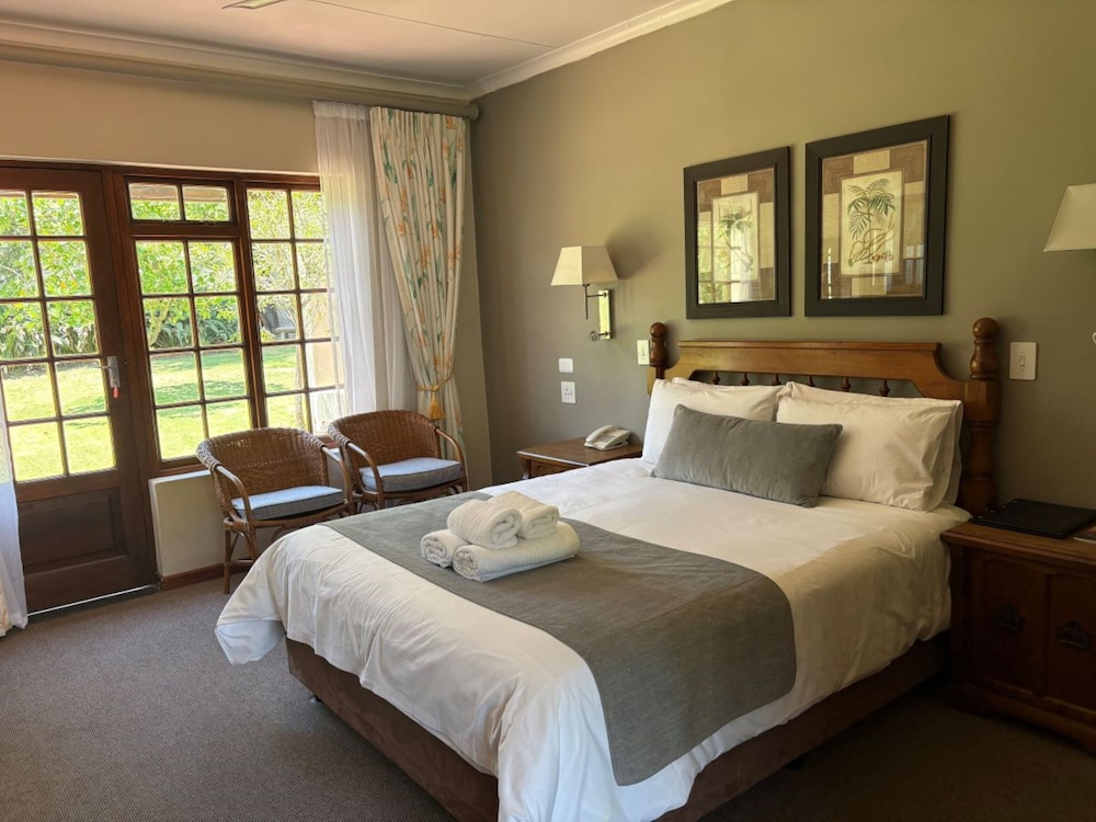 Palm Court, Family, Queen and Twin Beds
