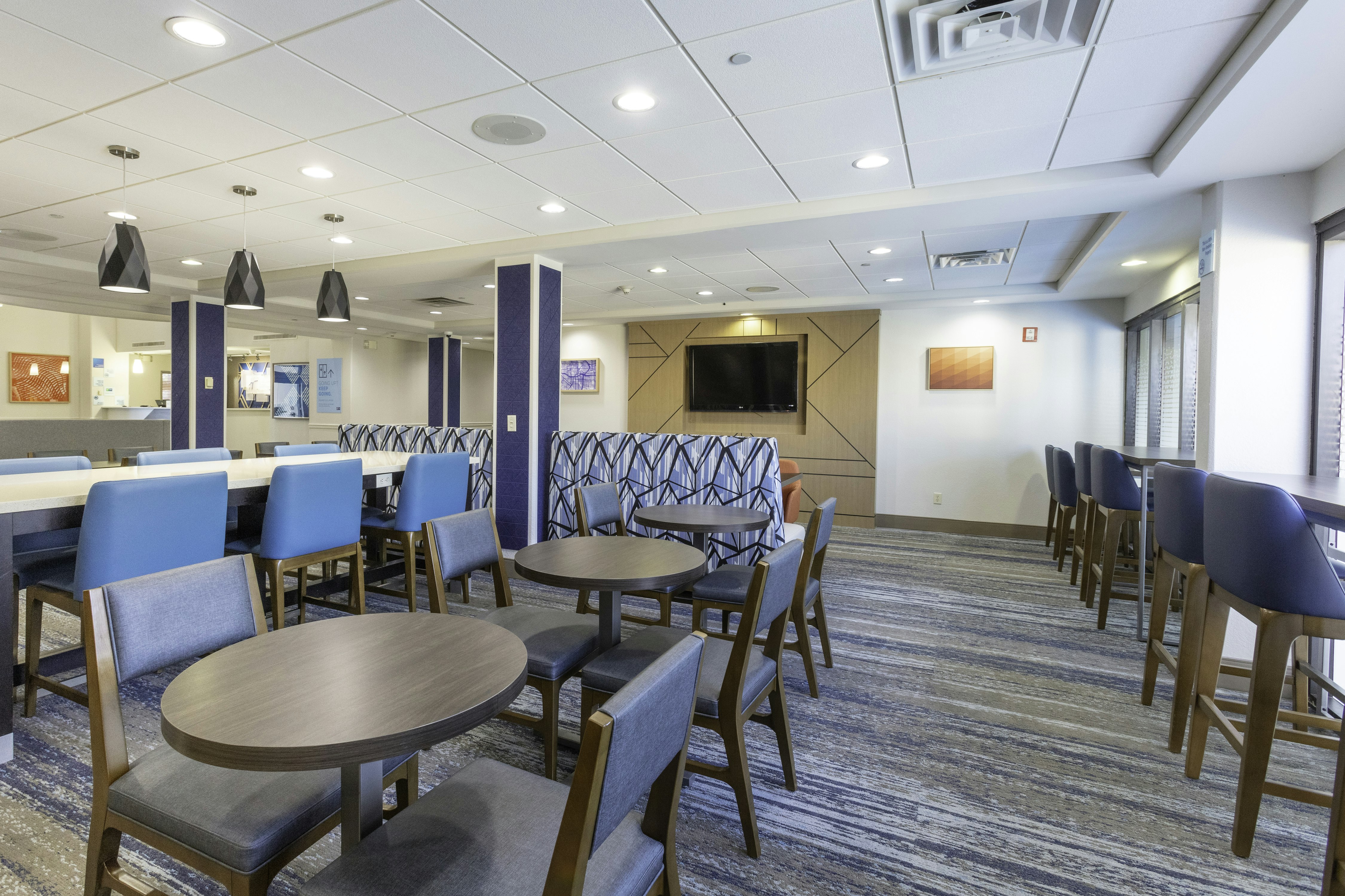 Holiday Inn Express Suites Jacksonville Airport 49/63