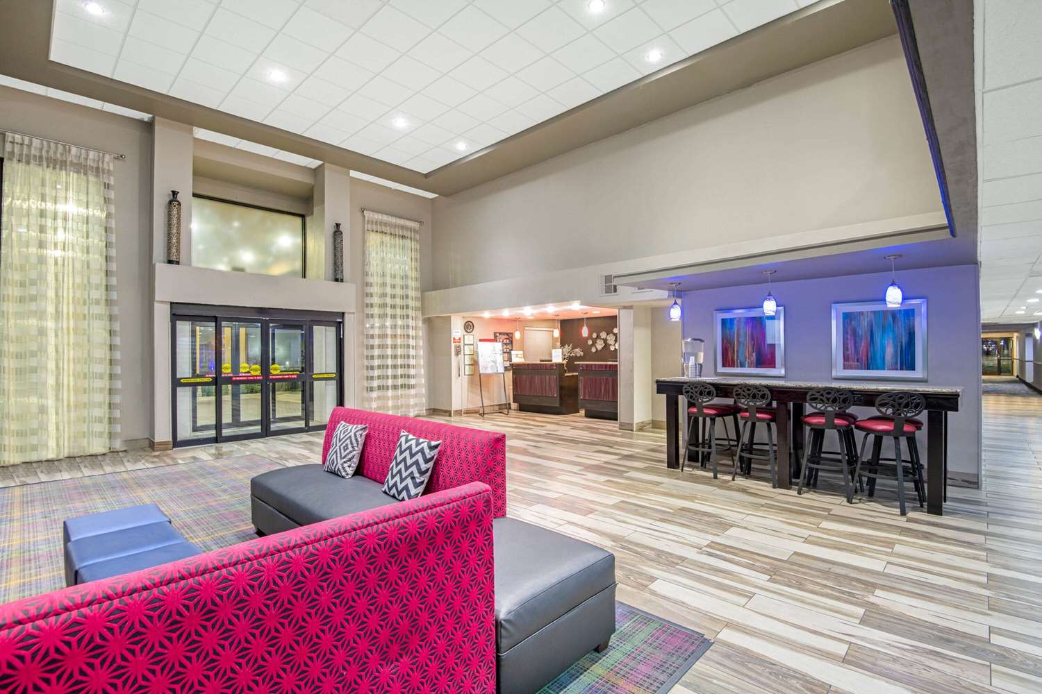 La Quinta Inn & Suites by Wyndham Denison - N. Lake Texoma 27/35