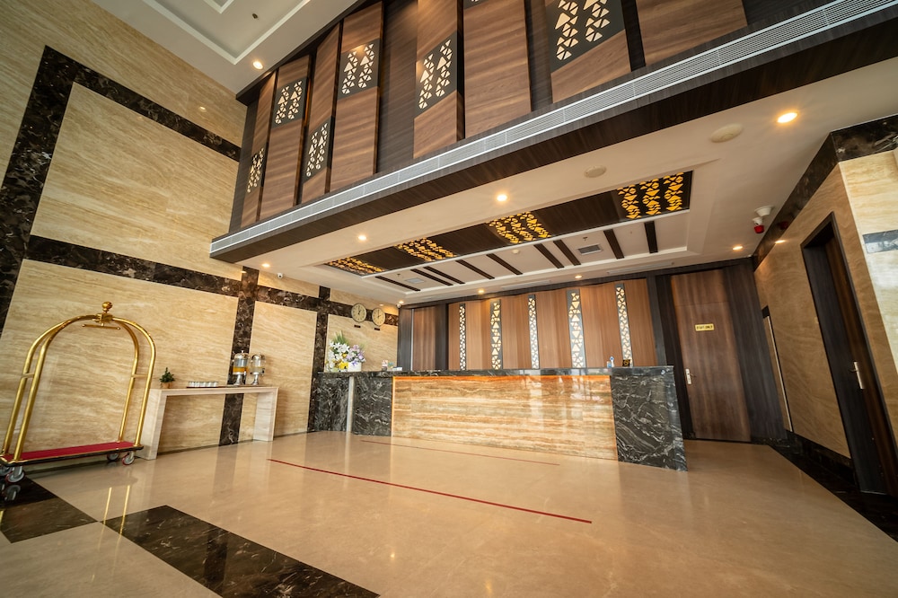 M One Hotel 10/52
