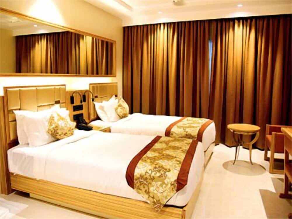 Vybrant Hotels 7/32