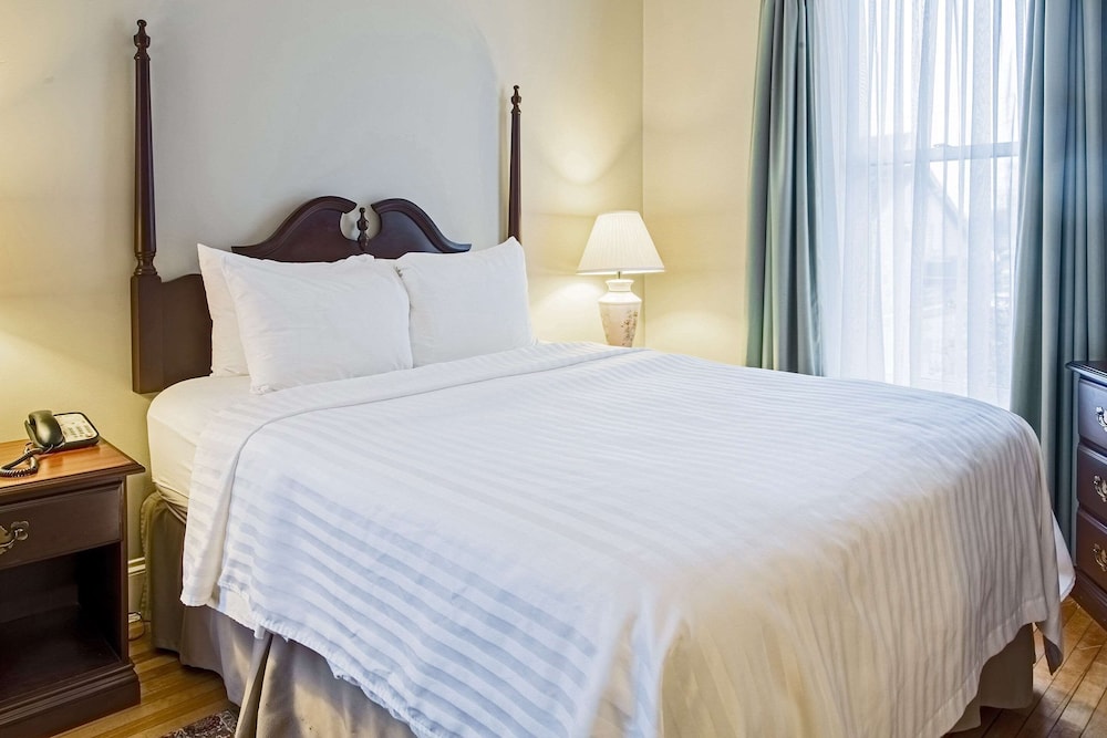Quality Inn Suites Downtown Charlottetown 15/34