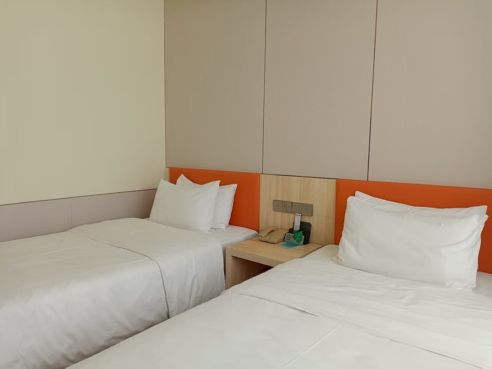 Baiyun City Hotel 15/42