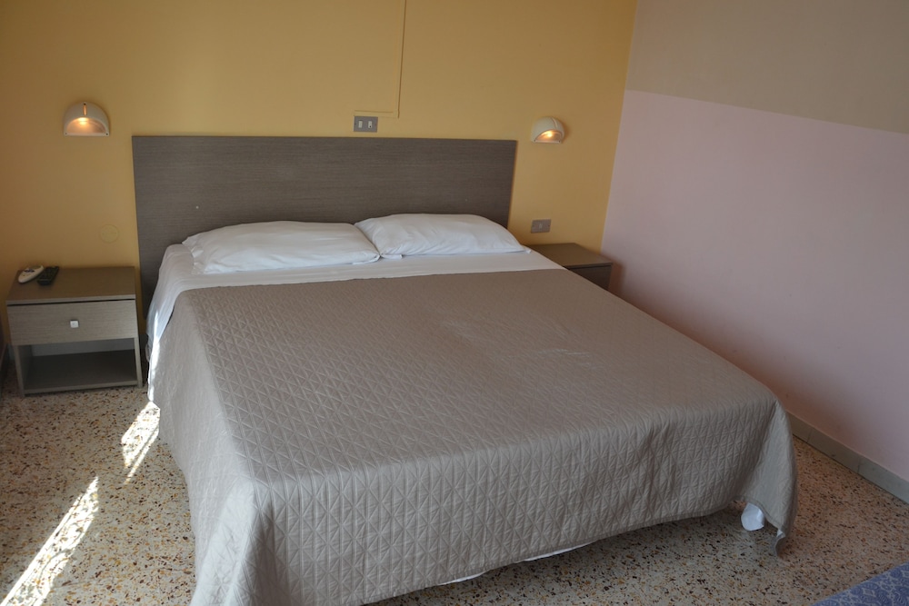 HOTEL BRITTA 11/26