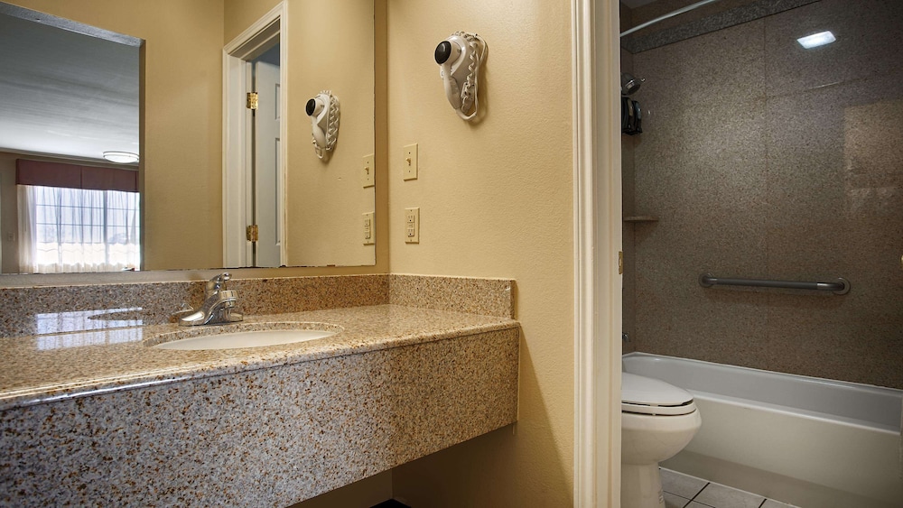 Best Western Inn Of Brenham 19/33