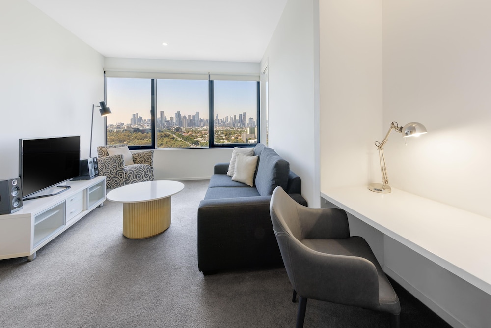 Oaks Melbourne Flemington Suites 34/46