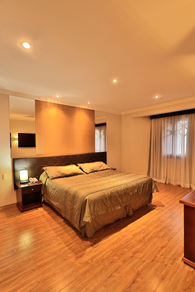 SUITE, NO VIEW