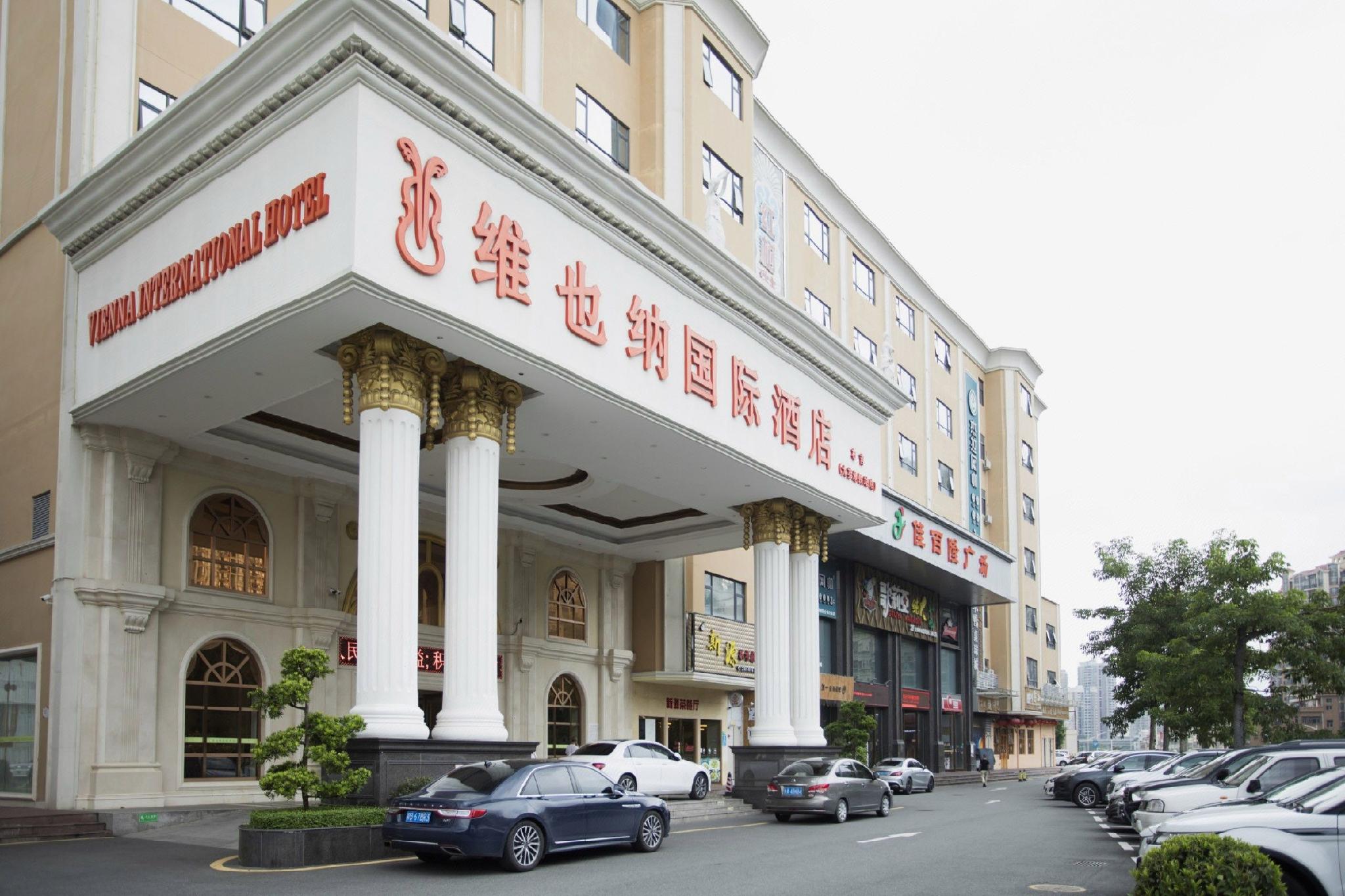 Vienna International Hotel (Shenzhen Buji Dafen Metro Station) 37/41