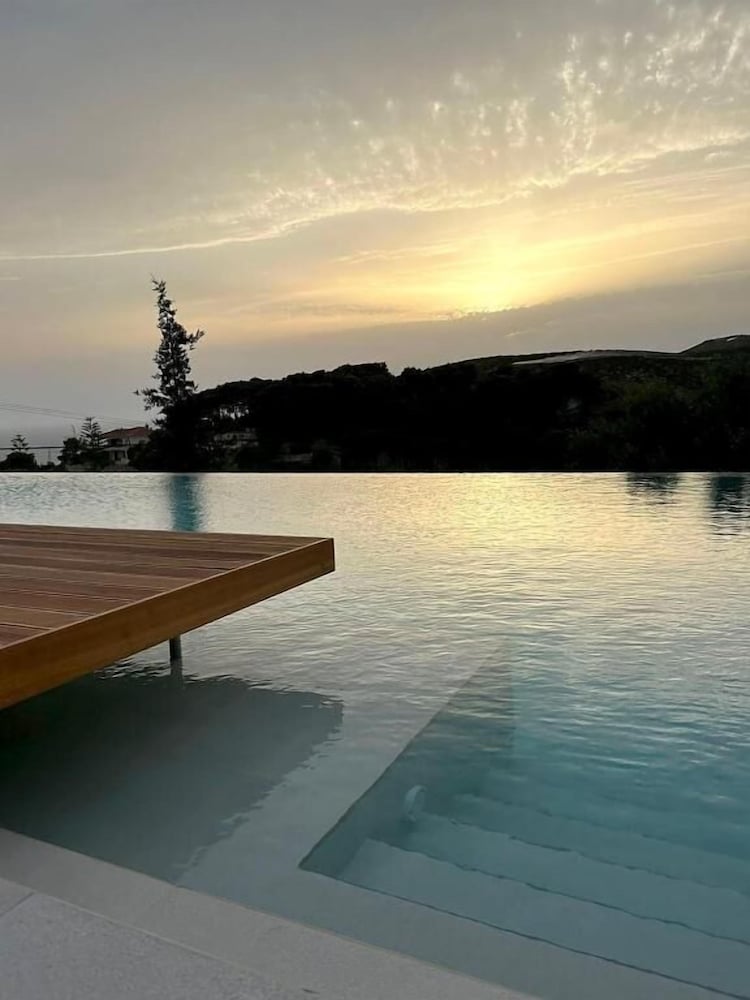 Myzith Luxury Suites 48/58