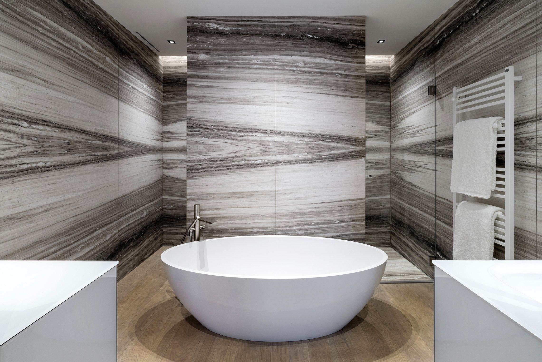Lago, Penthouse Suite