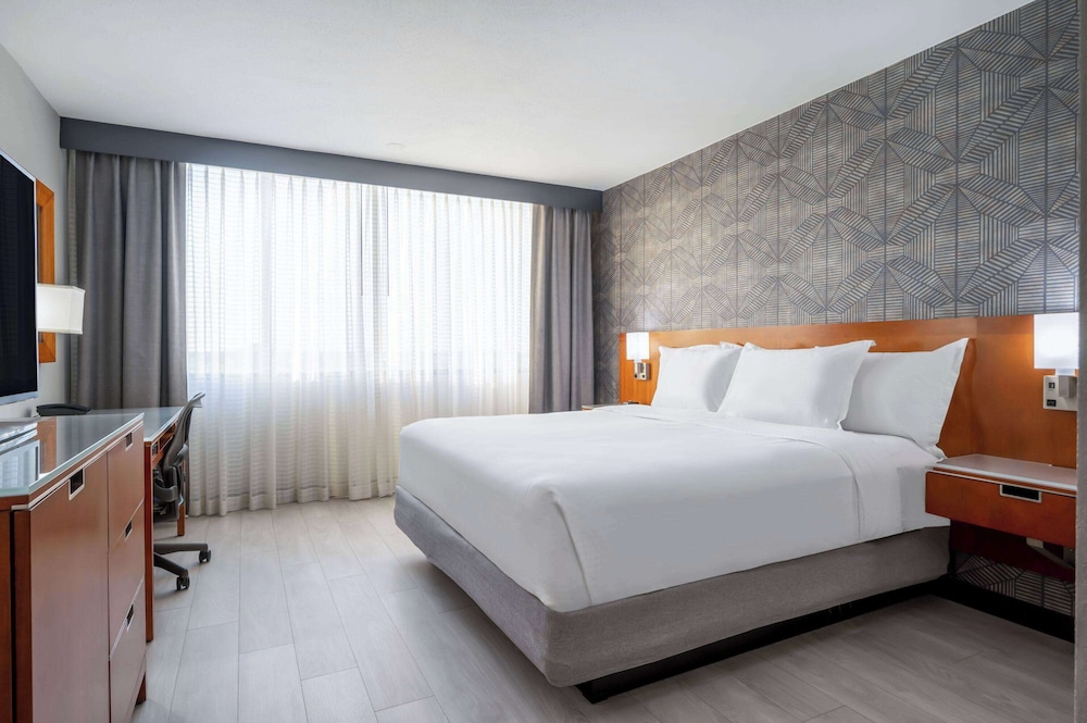 Wyndham Indianapolis Airport 18/72